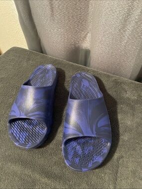 Slip-On Marbled Blue Slide Sandals for Women